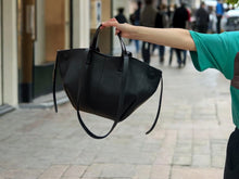 Load image into Gallery viewer, Arabella Leather Tote Bag Black