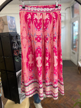Load image into Gallery viewer, Sara Printed Skirt Fuchsia
