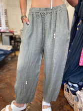 Load image into Gallery viewer, Bea Linen Button Tapered Crop Khaki
