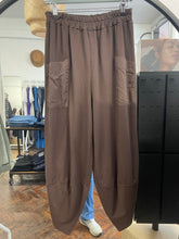 Load image into Gallery viewer, Fern Pocket Jogger Chocolate
