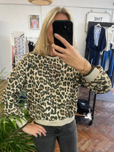 Load image into Gallery viewer, Bolt Leopard Sweat Khaki/Camel Leopard
