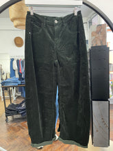 Load image into Gallery viewer, Brielle Stretch Barrel Leg Cord Emerald
