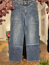 Load image into Gallery viewer, Gloria Patch Pocket Stretch Wide Leg Denim Vintage Wash
