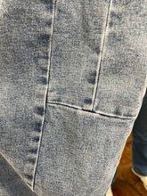 Load image into Gallery viewer, Brielle Stretch Barrel Leg Jean Light Blue
