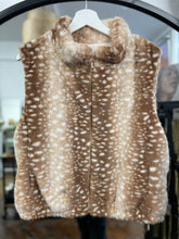 Load image into Gallery viewer, Fawn Faux Fur Gilet Caramel
