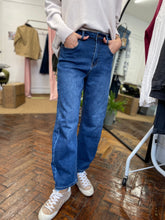 Load image into Gallery viewer, Brisa Barrel Leg Denim
