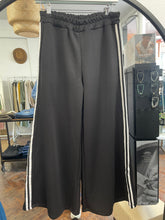 Load image into Gallery viewer, Dash Side Stripe Jogger Black
