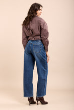 Load image into Gallery viewer, Bonnie Stretch Barrel Leg Jean Mid Wash
