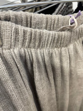 Load image into Gallery viewer, Teabag Linen Barrel Trouser Mocha
