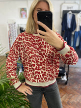 Load image into Gallery viewer, Bolt Leopard Sweat Red/Camel Leopard
