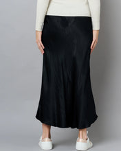 Load image into Gallery viewer, Sable Slinky Skirt Black
