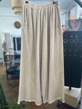 Load image into Gallery viewer, Teabag Washed Linen Wide Leg Trousers Beige
