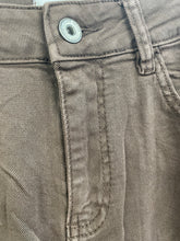 Load image into Gallery viewer, Brielle Stretch Barrel Leg Trouser Chocolate
