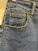 Load image into Gallery viewer, Brisa Barrel Leg Denim
