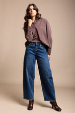 Load image into Gallery viewer, Bonnie Stretch Barrel Leg Jean Mid Wash
