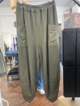 Load image into Gallery viewer, Fern Pocket Jogger Khaki
