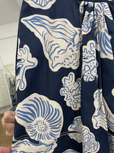 Load image into Gallery viewer, Marina Shell Print Skirt Navy
