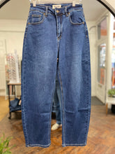 Load image into Gallery viewer, Brisa Barrel Leg Denim
