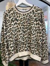 Load image into Gallery viewer, Bolt Leopard Sweat Khaki/Camel Leopard
