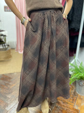 Load image into Gallery viewer, Checked Corduroy Skirt Brown/Rust
