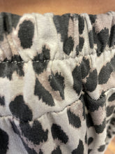 Load image into Gallery viewer, Leona Leopard Jogger Beige
