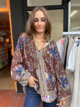 Load image into Gallery viewer, Mila Blouse Chocolate
