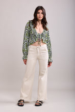 Load image into Gallery viewer, Gloria Patch Pocket Stretch Wide Leg Denim Beige
