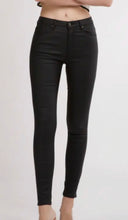 Load image into Gallery viewer, Coated Skinny Jeans Black
