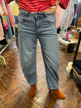 Load image into Gallery viewer, Brielle Stretch Barrel Leg Jean Light Blue
