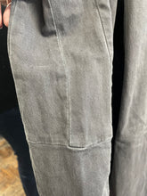 Load image into Gallery viewer, Brielle Stretch Barrel Leg Trouser Grey
