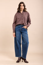 Load image into Gallery viewer, Bonnie Stretch Barrel Leg Jean Mid Wash
