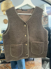 Load image into Gallery viewer, Ember Fleece Gilet Chocolate
