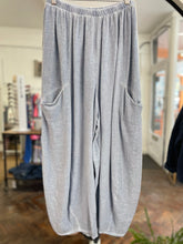 Load image into Gallery viewer, Teabag Linen Barrel Trouser Pale Blue
