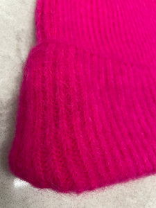 Fluffy Beanie Neon Pink