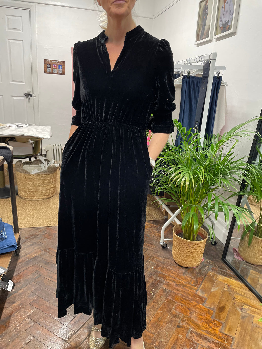 Pandora Velvet Midi Dress Black