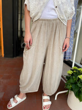 Load image into Gallery viewer, Teabag Linen Barrel Trouser Beige
