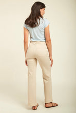 Load image into Gallery viewer, Gloria Patch Pocket Stretch Wide Leg Jeans Ivory
