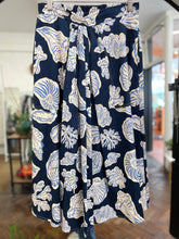 Load image into Gallery viewer, Marina Shell Print Skirt Navy
