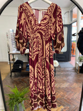 Load image into Gallery viewer, Safi Printed Dress Wine/Choc
