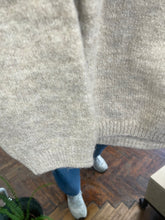 Load image into Gallery viewer, Star Jumper Beige/Pink
