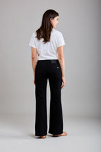 Load image into Gallery viewer, Gloria Patch Pocket Stretch Wide Leg Black Jeans
