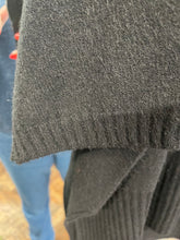 Load image into Gallery viewer, Tamsin Turtle Neck Half Sleeve Black
