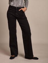 Load image into Gallery viewer, Gloria Patch Pocket Stretch Wide Leg Black Jeans
