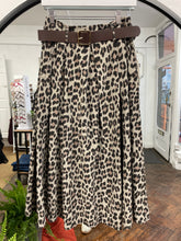 Load image into Gallery viewer, Leopard Corduroy Skirt Beige
