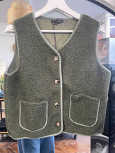 Load image into Gallery viewer, Ember Fleece Gilet Khaki
