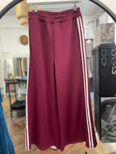 Load image into Gallery viewer, Dash Side Stripe Jogger Bordeaux
