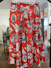 Load image into Gallery viewer, Marina Shell Print Skirt Red/Navy
