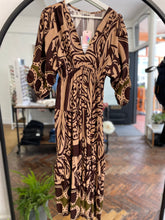 Load image into Gallery viewer, Safi Printed Dress Choc/Olive
