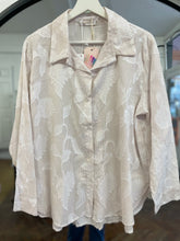 Load image into Gallery viewer, Leaf Appliqué Blouse Stone
