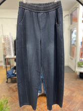 Load image into Gallery viewer, Bria Barrel Leg Jogger Denim
